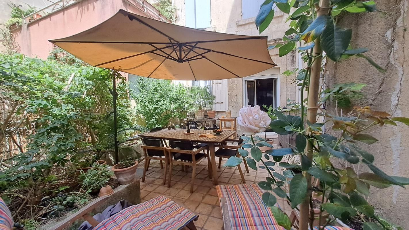 Appartement Arles 2 pièce(s) 48 m2 avec cour intérieure privée de 31m2